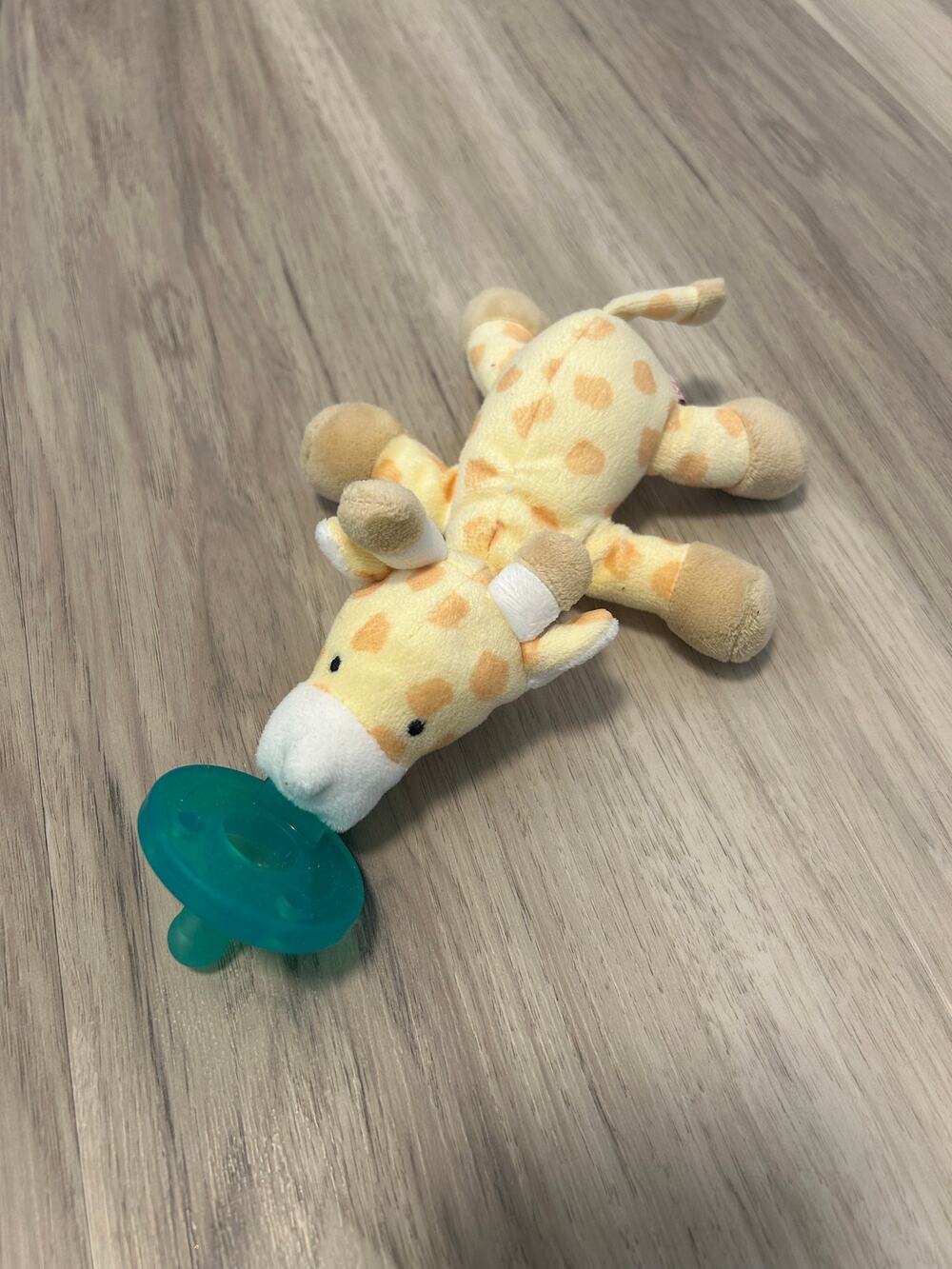 Mary Meyer Wubbanub Yellow Giraffe Plush Pacifier Holder Green Pacifier